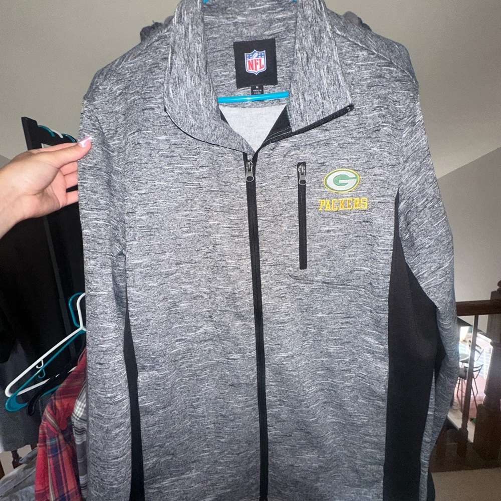Packers zip up!